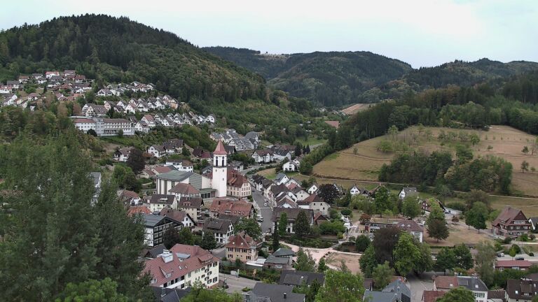 Dieses Bild zeigt eine Webcam-Aufnahme von Ottenhöfen, aufgenommen am Freitag, den 21.08.2026 um 07:50 Uhr