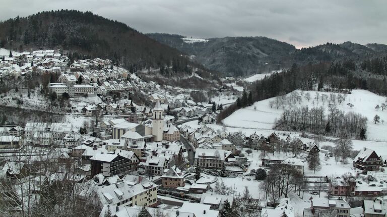 Dieses Bild zeigt eine Webcam-Aufnahme von Ottenhöfen, aufgenommen am Samstag, den 03.01.2026 um 08:30 Uhr