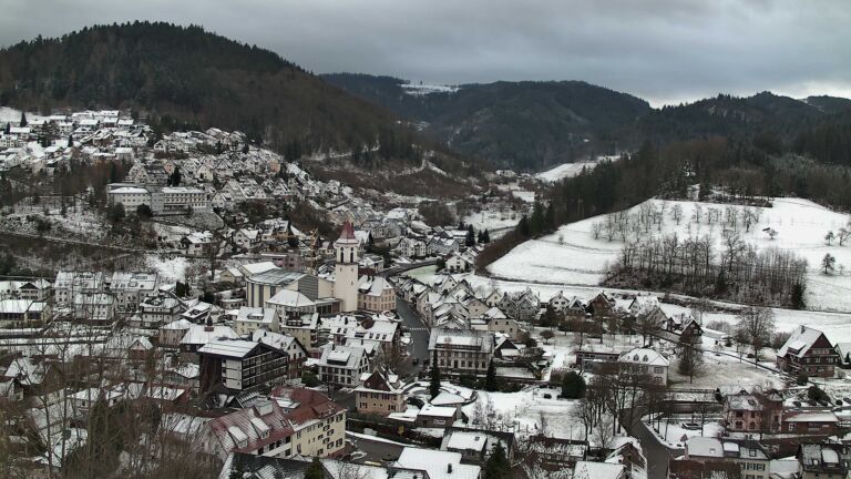 Dieses Bild zeigt eine Webcam-Aufnahme von Ottenhöfen, aufgenommen am Freitag, den 02.01.2026 um 15:30 Uhr