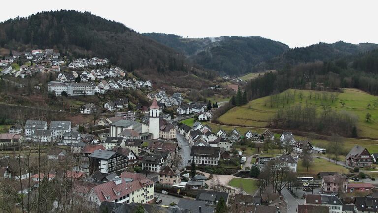 Dieses Bild zeigt eine Webcam-Aufnahme von Ottenhöfen, aufgenommen am Donnerstag, den 12.02.2026 um 13:40 Uhr