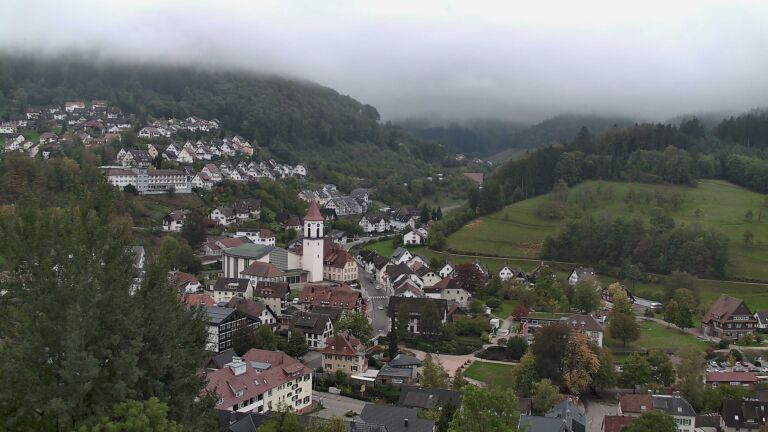 Dieses Bild zeigt eine Webcam-Aufnahme von Ottenhöfen, aufgenommen am Sonntag, den 18.10.2026 um 13:40 Uhr