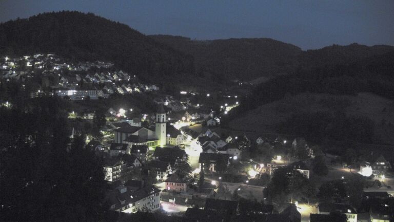 Dieses Bild zeigt eine Webcam-Aufnahme von Ottenhöfen, aufgenommen am Sonntag, den 16.08.2026 um 21:30 Uhr
