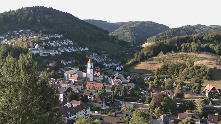 Dieses Bild zeigt eine Webcam-Aufnahme von Ottenhöfen, aufgenommen am Freitag, den 14.08.2026 um 07:40 Uhr