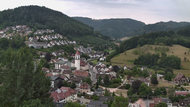 Dieses Bild zeigt eine Webcam-Aufnahme von Ottenhöfen, aufgenommen am Mittwoch, den 15.07.2026 um 10:30 Uhr