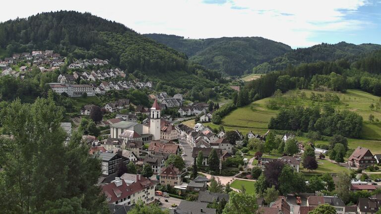 Dieses Bild zeigt eine Webcam-Aufnahme von Ottenhöfen, aufgenommen am Dienstag, den 02.06.2026 um 10:00 Uhr