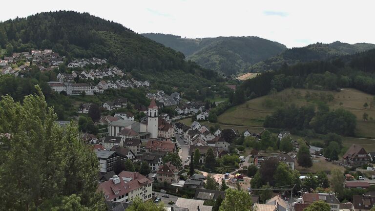 Dieses Bild zeigt eine Webcam-Aufnahme von Ottenhöfen, aufgenommen am Sonntag, den 26.07.2026 um 12:30 Uhr