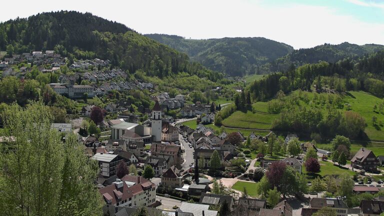 Dieses Bild zeigt eine Webcam-Aufnahme von Ottenhöfen, aufgenommen am Sonntag, den 26.04.2026 um 12:30 Uhr