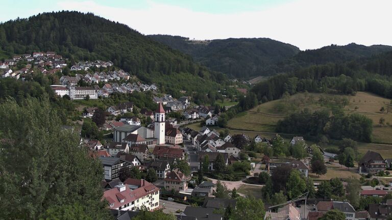 Dieses Bild zeigt eine Webcam-Aufnahme von Ottenhöfen, aufgenommen am Mittwoch, den 22.07.2026 um 17:10 Uhr