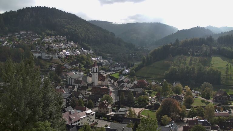 Dieses Bild zeigt eine Webcam-Aufnahme von Ottenhöfen, aufgenommen am Montag, den 19.10.2026 um 13:30 Uhr