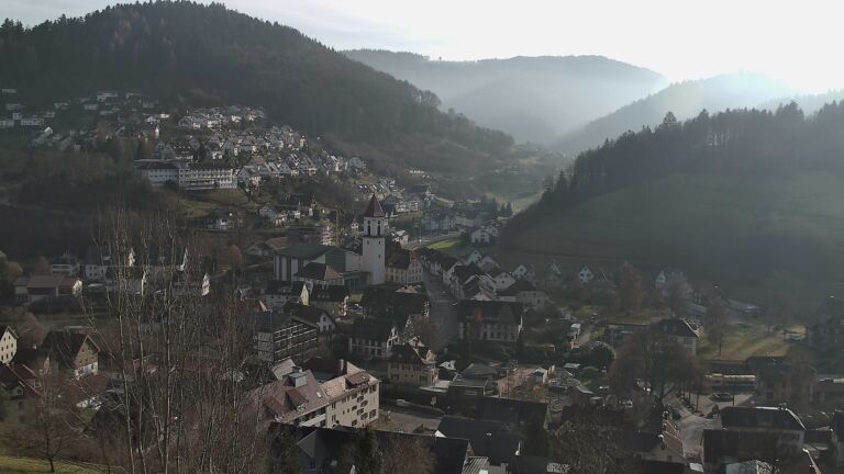 Dieses Bild zeigt eine Webcam-Aufnahme von Ottenhöfen, aufgenommen am Freitag, den 12.12.2025 um 13:50 Uhr