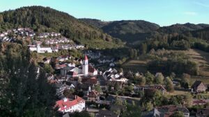 Dieses Bild zeigt eine Webcam-Aufnahme von Ottenhöfen, aufgenommen am Sonntag, den 30.08.2026 um 19:00 Uhr
