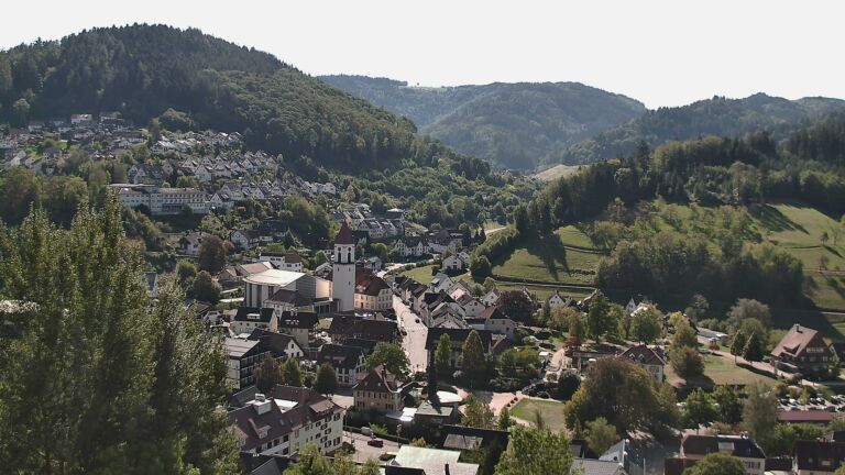 Dieses Bild zeigt eine Webcam-Aufnahme von Ottenhöfen, aufgenommen am Sonntag, den 27.09.2026 um 12:00 Uhr