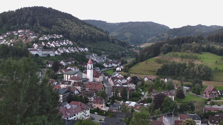 Dieses Bild zeigt eine Webcam-Aufnahme von Ottenhöfen, aufgenommen am Montag, den 22.06.2026 um 05:30 Uhr