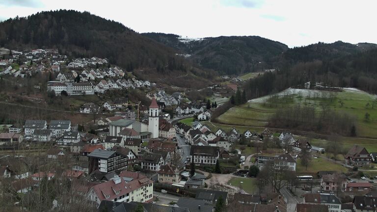 Dieses Bild zeigt eine Webcam-Aufnahme von Ottenhöfen, aufgenommen am Freitag, den 09.01.2026 um 13:40 Uhr