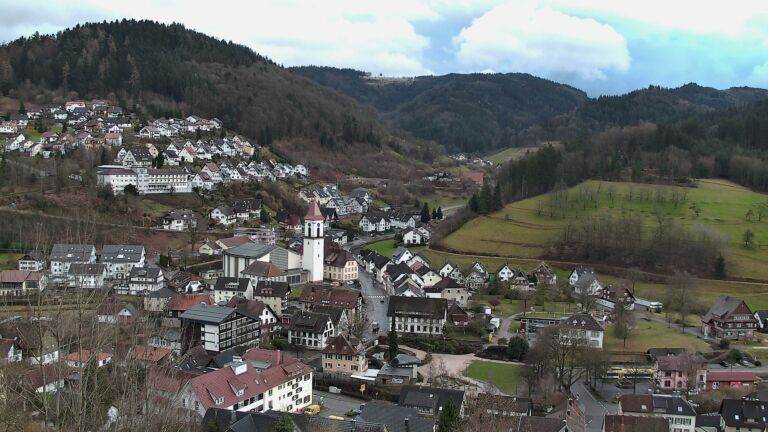 Dieses Bild zeigt eine Webcam-Aufnahme von Ottenhöfen, aufgenommen am Dienstag, den 17.02.2026 um 17:00 Uhr