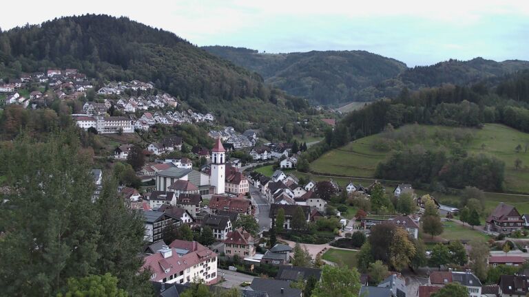 Dieses Bild zeigt eine Webcam-Aufnahme von Ottenhöfen, aufgenommen am Sonntag, den 11.10.2026 um 18:40 Uhr
