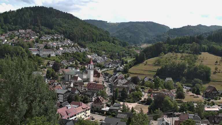 Dieses Bild zeigt eine Webcam-Aufnahme von Ottenhöfen, aufgenommen am Samstag, den 01.08.2026 um 15:00 Uhr
