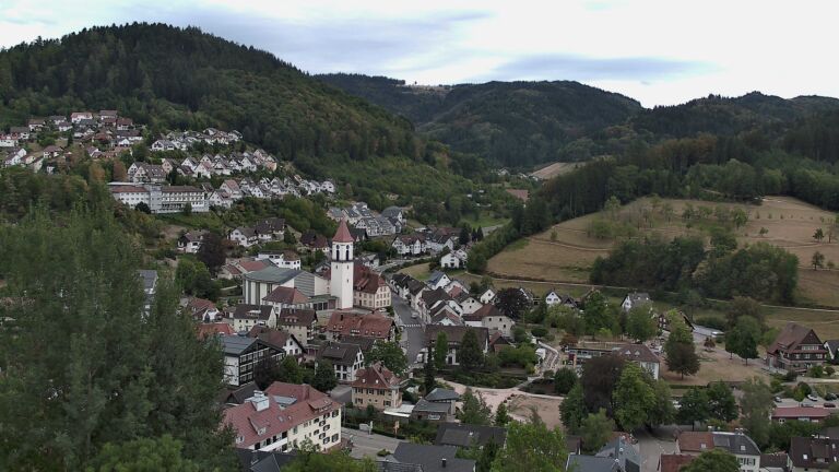 Dieses Bild zeigt eine Webcam-Aufnahme von Ottenhöfen, aufgenommen am Dienstag, den 18.08.2026 um 15:40 Uhr