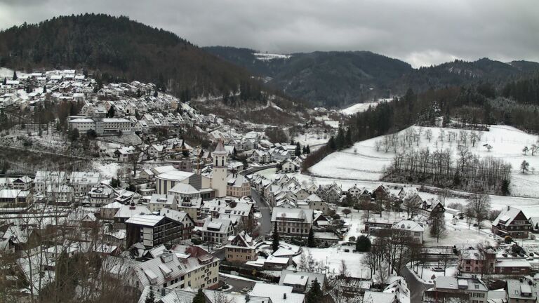 Dieses Bild zeigt eine Webcam-Aufnahme von Ottenhöfen, aufgenommen am Freitag, den 02.01.2026 um 11:50 Uhr