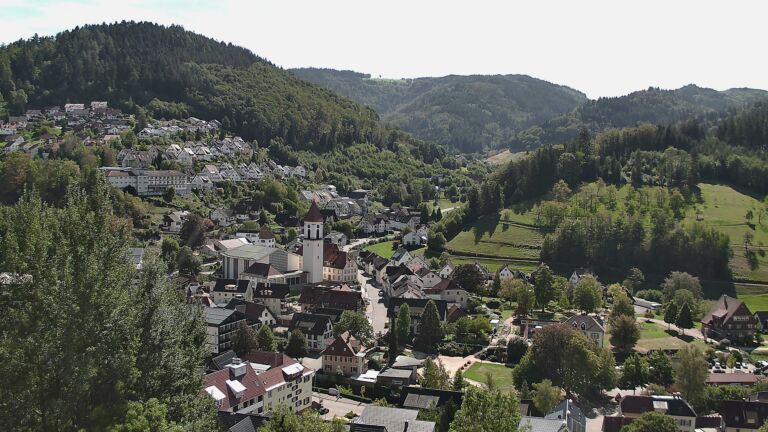 Dieses Bild zeigt eine Webcam-Aufnahme von Ottenhöfen, aufgenommen am Samstag, den 19.09.2026 um 13:10 Uhr
