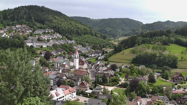 Dieses Bild zeigt eine Webcam-Aufnahme von Ottenhöfen, aufgenommen am Dienstag, den 16.06.2026 um 16:00 Uhr