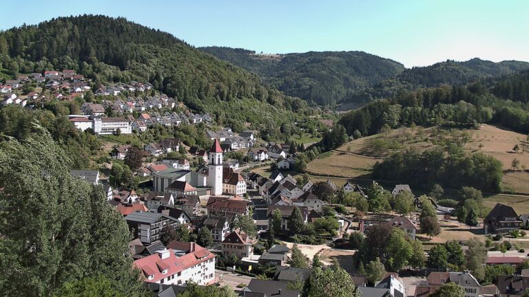 Dieses Bild zeigt eine Webcam-Aufnahme von Ottenhöfen, aufgenommen am Mittwoch, den 12.08.2026 um 16:50 Uhr