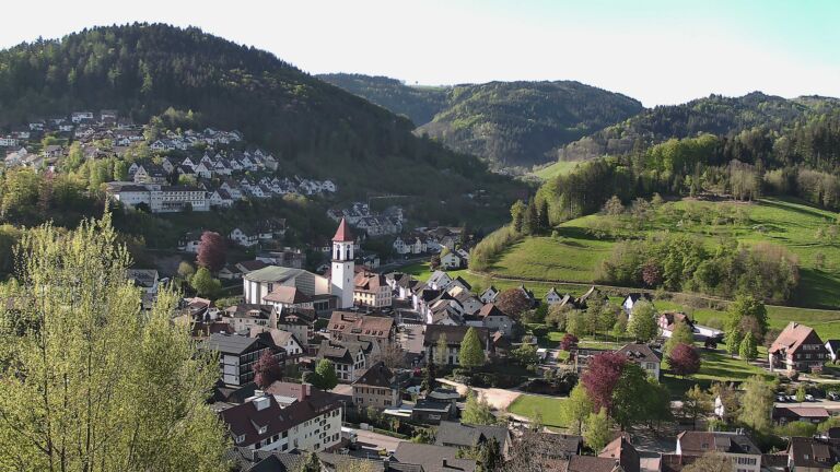 Dieses Bild zeigt eine Webcam-Aufnahme von Ottenhöfen, aufgenommen am Freitag, den 24.04.2026 um 08:50 Uhr