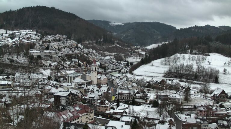 Dieses Bild zeigt eine Webcam-Aufnahme von Ottenhöfen, aufgenommen am Freitag, den 02.01.2026 um 16:30 Uhr