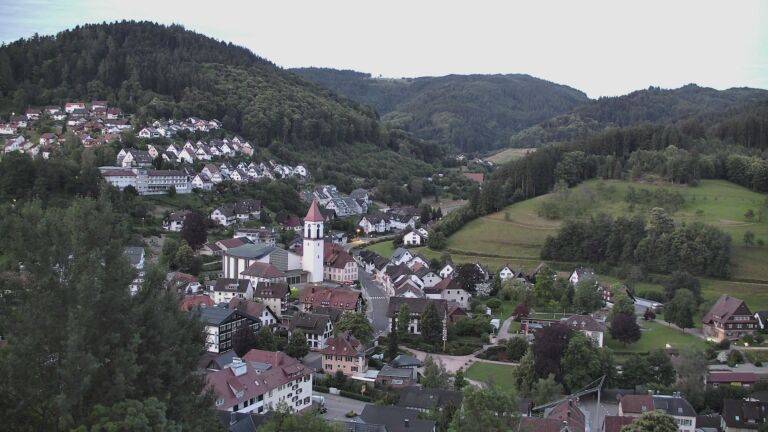 Dieses Bild zeigt eine Webcam-Aufnahme von Ottenhöfen, aufgenommen am Sonntag, den 14.06.2026 um 05:00 Uhr