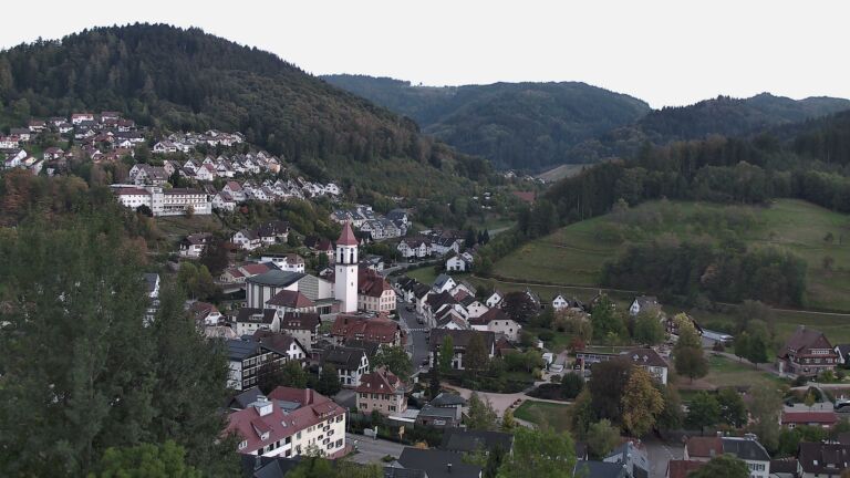 Dieses Bild zeigt eine Webcam-Aufnahme von Ottenhöfen, aufgenommen am Samstag, den 03.10.2026 um 19:00 Uhr