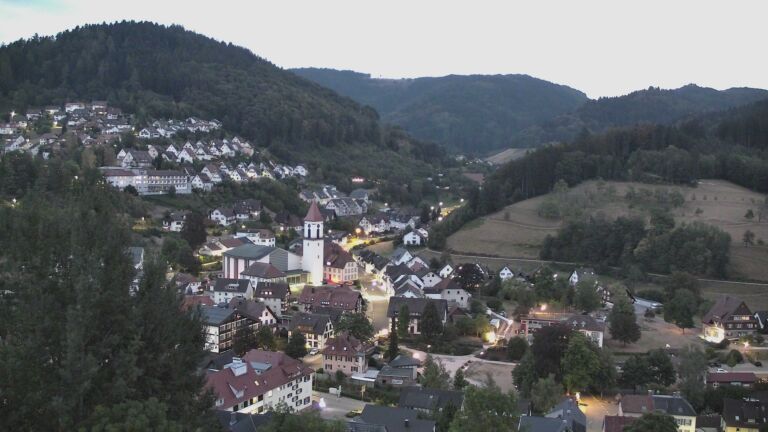 Dieses Bild zeigt eine Webcam-Aufnahme von Ottenhöfen, aufgenommen am Montag, den 17.08.2026 um 21:00 Uhr