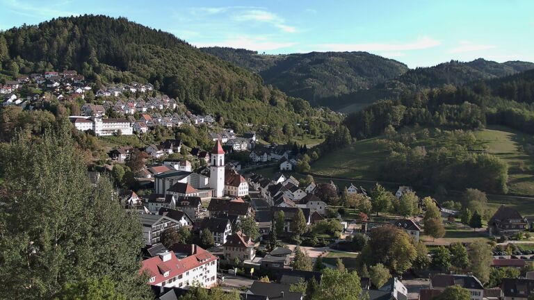 Dieses Bild zeigt eine Webcam-Aufnahme von Ottenhöfen, aufgenommen am Samstag, den 26.09.2026 um 17:20 Uhr