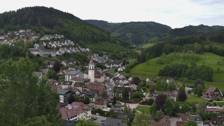 Dieses Bild zeigt eine Webcam-Aufnahme von Ottenhöfen, aufgenommen am Mittwoch, den 13.05.2026 um 09:30 Uhr