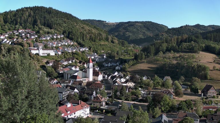 Dieses Bild zeigt eine Webcam-Aufnahme von Ottenhöfen, aufgenommen am Mittwoch, den 19.08.2026 um 18:40 Uhr