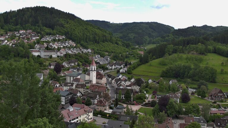 Dieses Bild zeigt eine Webcam-Aufnahme von Ottenhöfen, aufgenommen am Samstag, den 16.05.2026 um 17:40 Uhr
