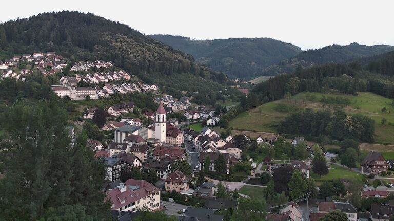 Dieses Bild zeigt eine Webcam-Aufnahme von Ottenhöfen, aufgenommen am Samstag, den 27.06.2026 um 21:30 Uhr