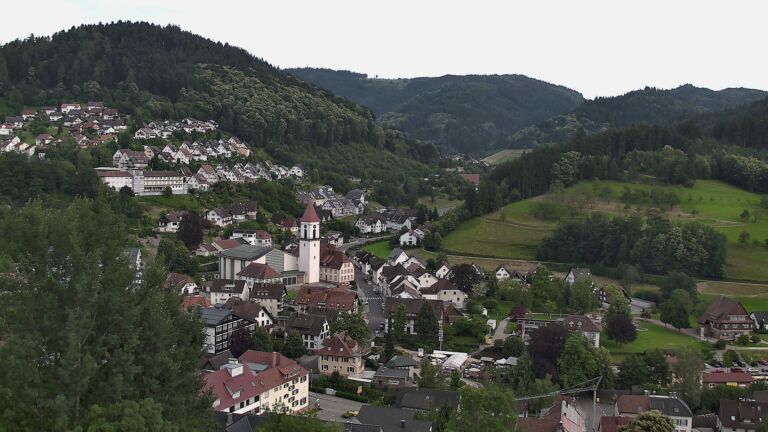 Dieses Bild zeigt eine Webcam-Aufnahme von Ottenhöfen, aufgenommen am Sonntag, den 21.06.2026 um 18:50 Uhr