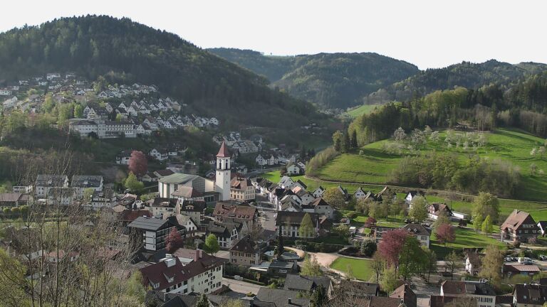 Dieses Bild zeigt eine Webcam-Aufnahme von Ottenhöfen, aufgenommen am Freitag, den 17.04.2026 um 09:10 Uhr