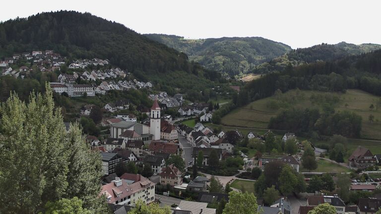 Dieses Bild zeigt eine Webcam-Aufnahme von Ottenhöfen, aufgenommen am Samstag, den 05.09.2026 um 13:50 Uhr