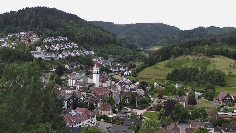 Dieses Bild zeigt eine Webcam-Aufnahme von Ottenhöfen, aufgenommen am Samstag, den 30.05.2026 um 07:20 Uhr