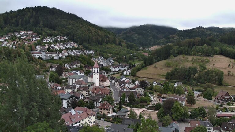 Dieses Bild zeigt eine Webcam-Aufnahme von Ottenhöfen, aufgenommen am Donnerstag, den 20.08.2026 um 08:20 Uhr