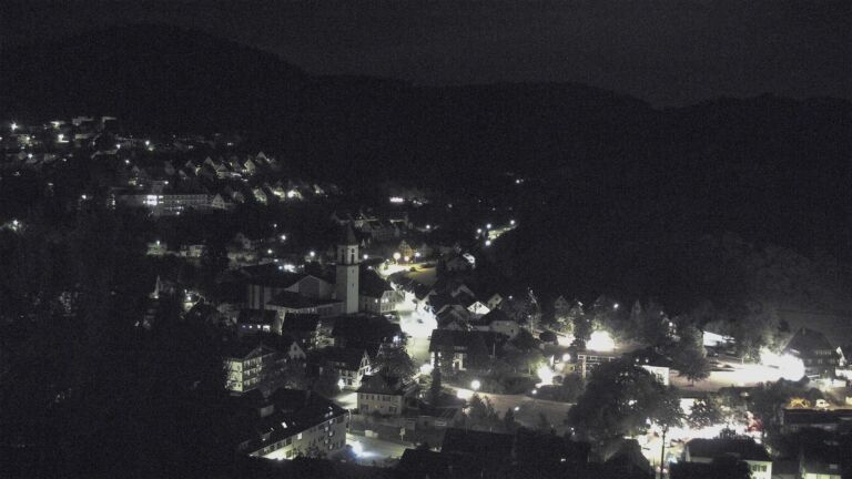 Dieses Bild zeigt eine Webcam-Aufnahme von Ottenhöfen, aufgenommen am Sonntag, den 26.07.2026 um 23:30 Uhr
