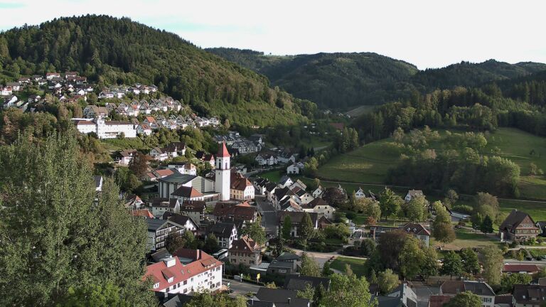 Dieses Bild zeigt eine Webcam-Aufnahme von Ottenhöfen, aufgenommen am Donnerstag, den 17.09.2026 um 18:30 Uhr