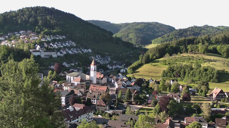 Dieses Bild zeigt eine Webcam-Aufnahme von Ottenhöfen, aufgenommen am Samstag, den 23.05.2026 um 07:30 Uhr