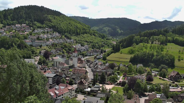 Dieses Bild zeigt eine Webcam-Aufnahme von Ottenhöfen, aufgenommen am Donnerstag, den 21.05.2026 um 13:40 Uhr