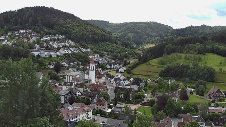Dieses Bild zeigt eine Webcam-Aufnahme von Ottenhöfen, aufgenommen am Freitag, den 05.06.2026 um 06:30 Uhr