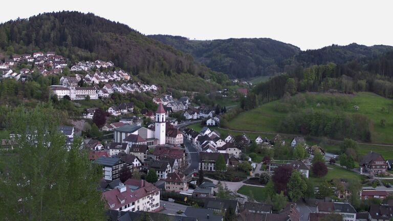 Dieses Bild zeigt eine Webcam-Aufnahme von Ottenhöfen, aufgenommen am Sonntag, den 26.04.2026 um 20:30 Uhr