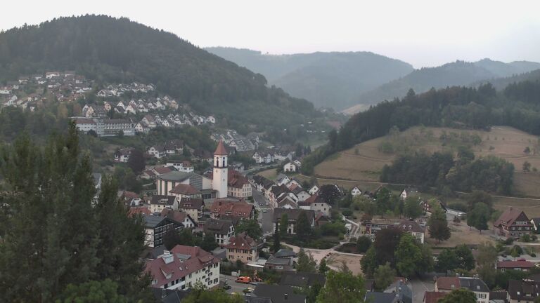 Dieses Bild zeigt eine Webcam-Aufnahme von Ottenhöfen, aufgenommen am Montag, den 17.08.2026 um 06:30 Uhr
