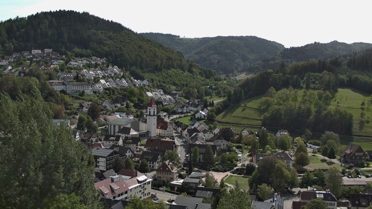 Dieses Bild zeigt eine Webcam-Aufnahme von Ottenhöfen, aufgenommen am Montag, den 21.09.2026 um 13:50 Uhr