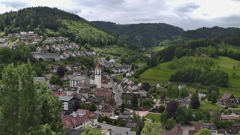 Dieses Bild zeigt eine Webcam-Aufnahme von Ottenhöfen, aufgenommen am Mittwoch, den 13.05.2026 um 12:00 Uhr